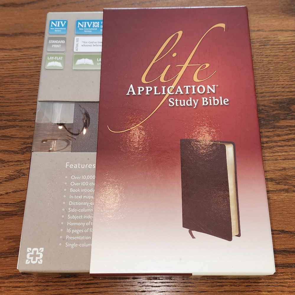 NWT Life Applications NIV Study Bible